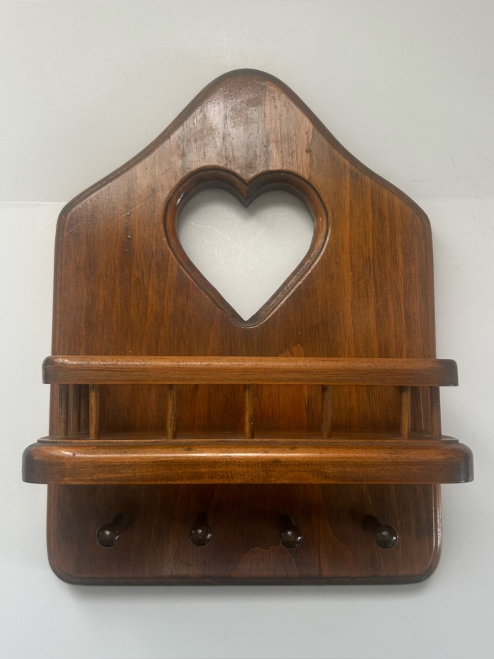 Sm Country Wooden Wall Shelf Heart Cutout Decor Knickknacks Display 80s VTG Pegs